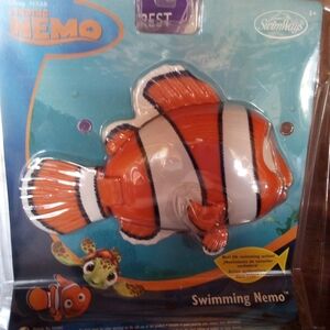 Disney Finding Nemo Orange and White Swimming Fish Bath Toy